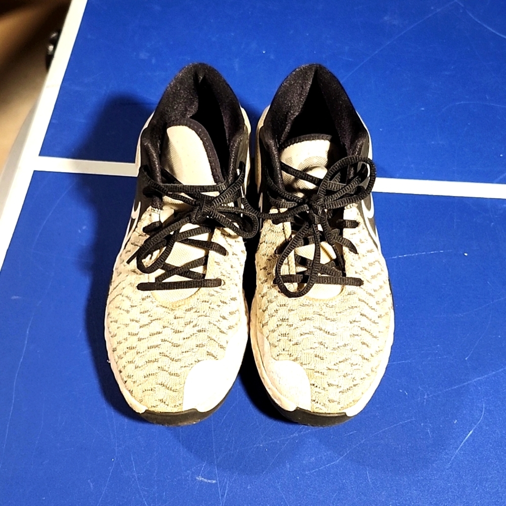 Nike shoes 5Y